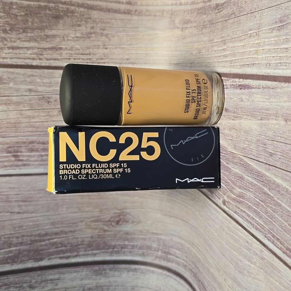 M•A•C STUDIO FIX FLUID NC25 30ml**